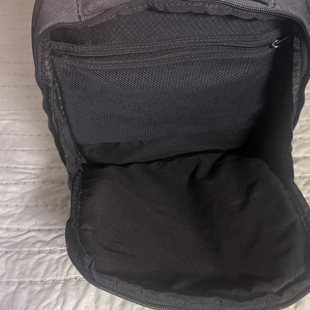 Like New - Samsonite Charcoal Gray Men's Backpack - Picture 6 of 7
